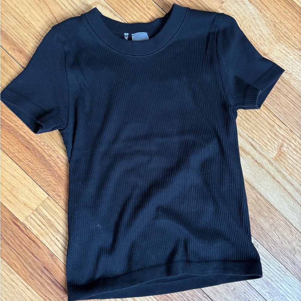 Aritzia Black ribbed T-Shirt